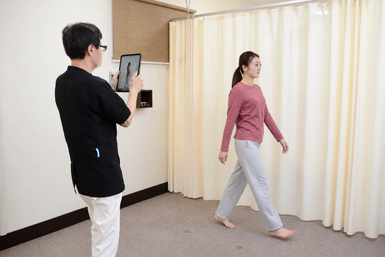 動作評価のためにクライアントさんの動画を撮っている。